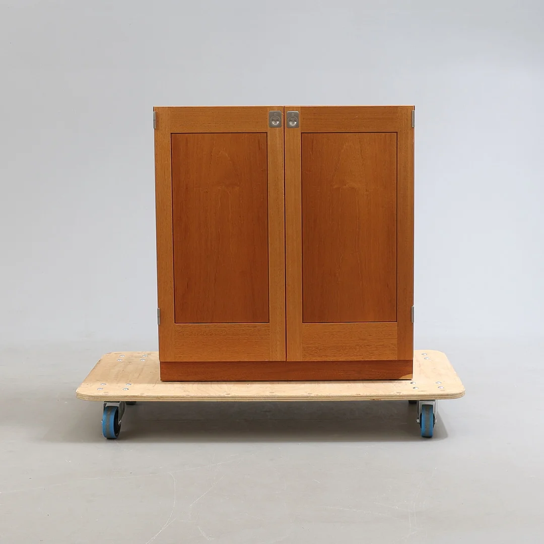 GÖRAN MALMVALL. hyllsektion, Karl Andersson & Söner, Huskvarna, 1900-tal. — Cupboards, Cabinets & Shelves — Gomér & Andersson Nyköping
