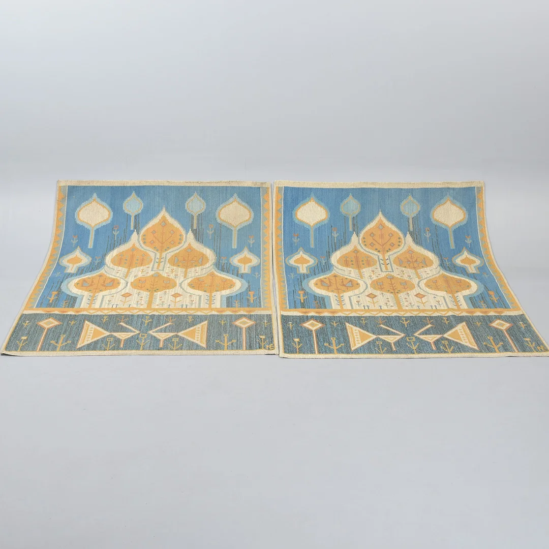 EVA NEMETH. Et par fladvævet tæpper af uld. Signeret. Ungarn. (2). — European Carpets & Textiles — Sørensen Auktioner