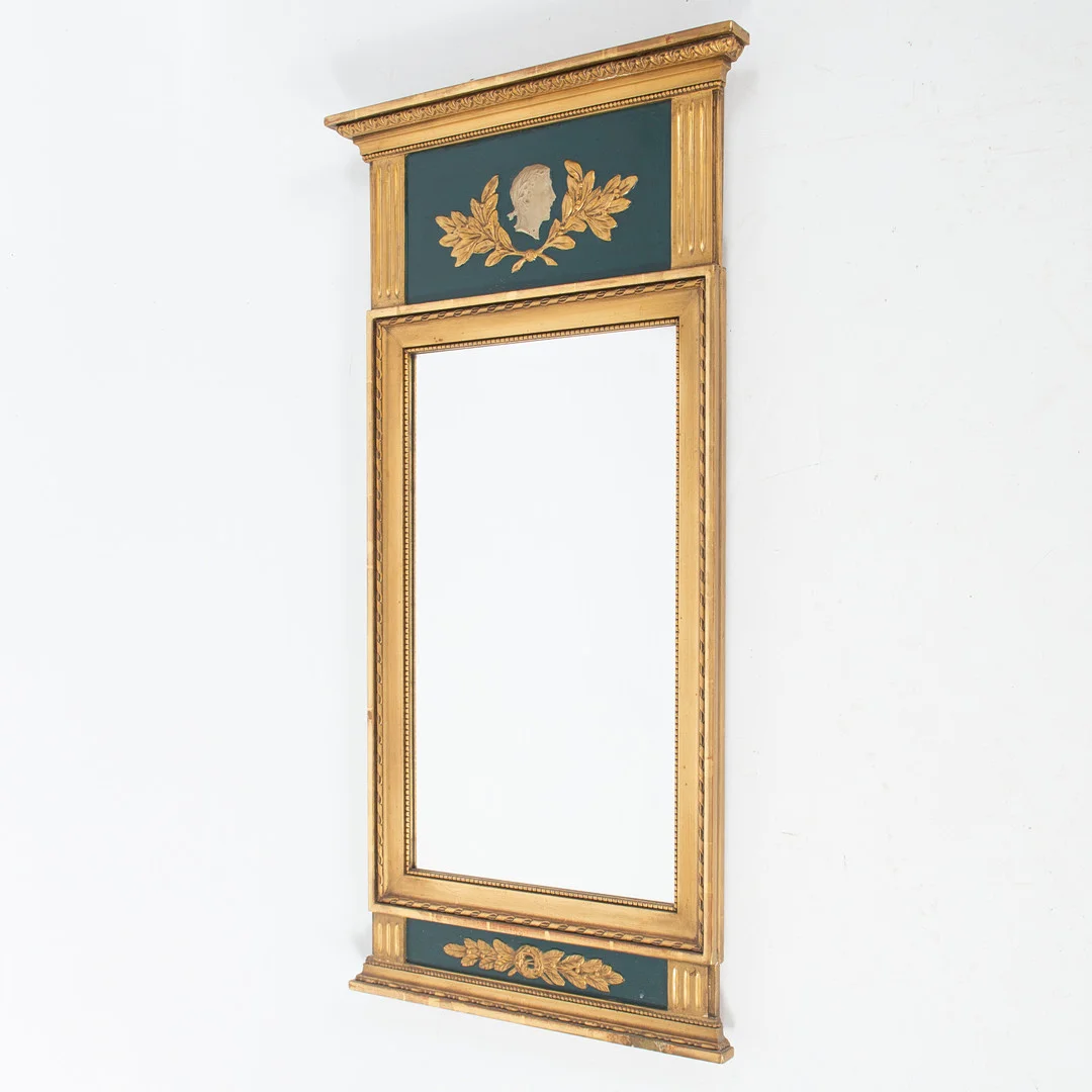 SPEGEL. Sengustaviansk stil, förgylld, fasettslipat glas, 1900-tal. — Mirrors — Laholms Auktionskammare
