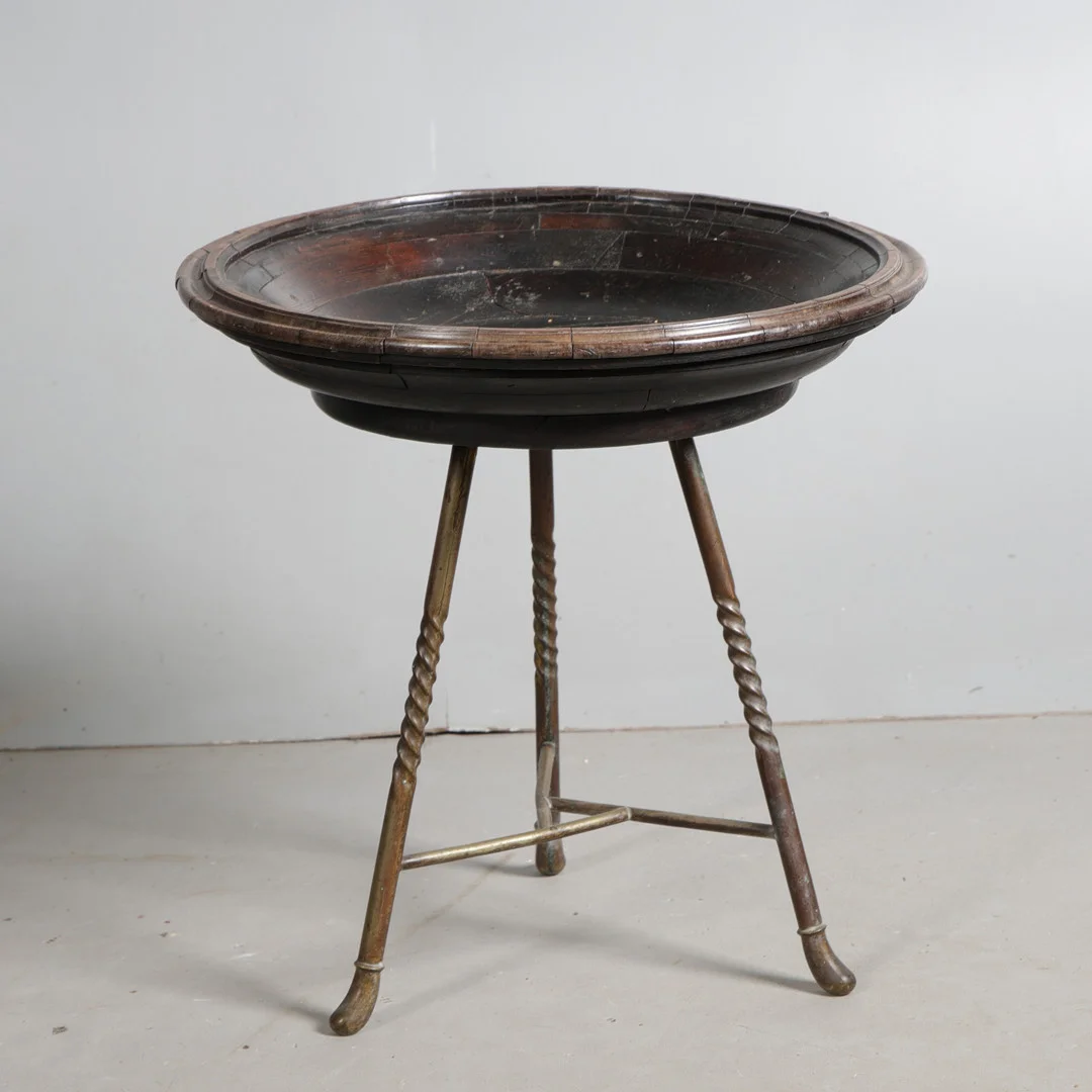 A 20TH CENTURY EASTERN TABLE. — Tables — Bishop & Miller