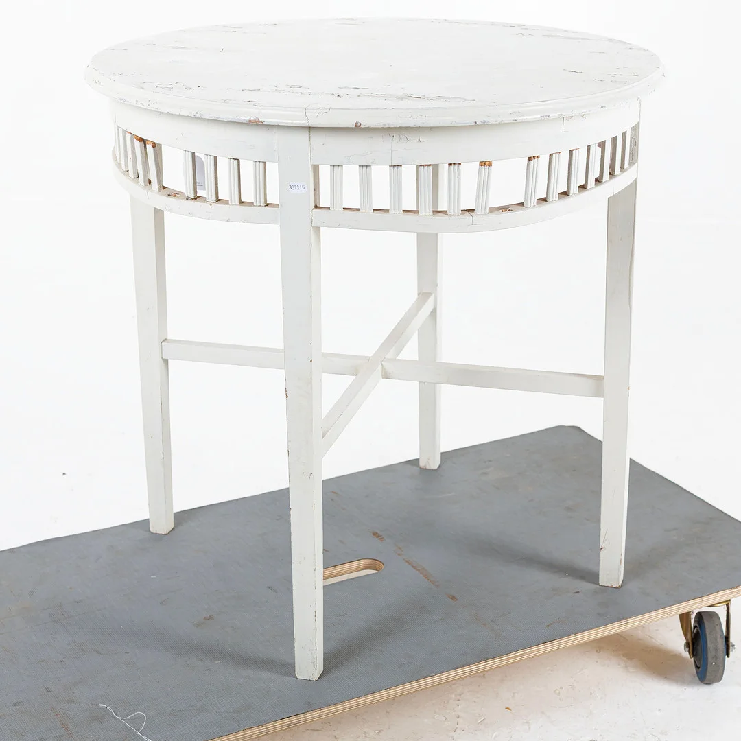 BORD, vitmålad, Carl Larsson-stil, 1900 – talets första hälft. — Tables — Handelslagret Auktionsservice