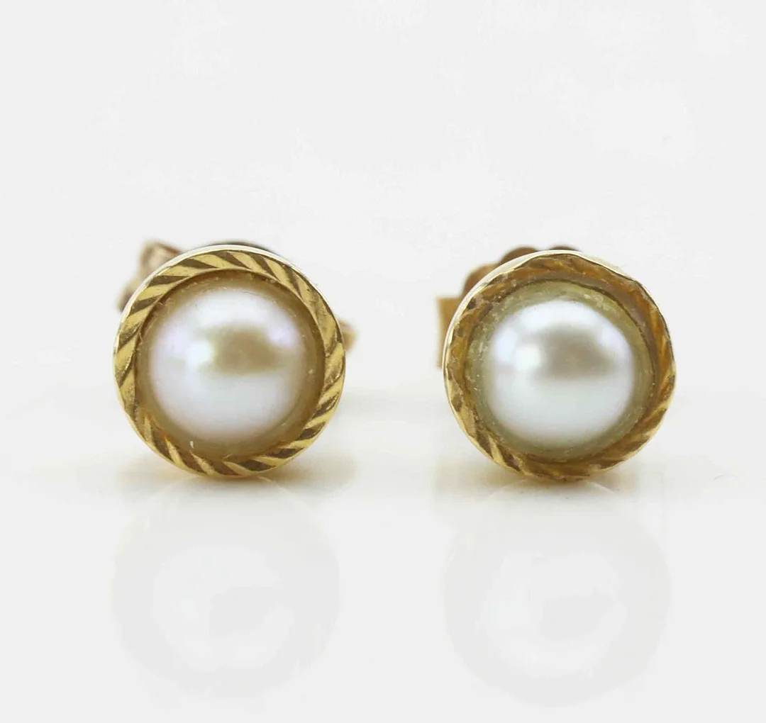 ÖRHÄNGEN, ett par, Guld 18K, pärlor. — Earrings — Hälsinglands Auktionsverk