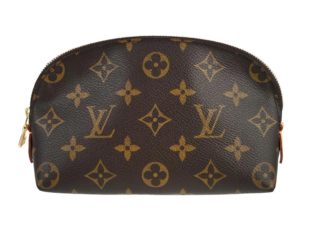 LOUIS VUITTON, NECESSÄR, Cosmetic Pouch PM, Monogram Canvas, guldfärgade beslag, 17x11x6 cm, märkt CA0034, år 2004. Excellent Condition. — Accessoarer/Necessärer — Kaplans