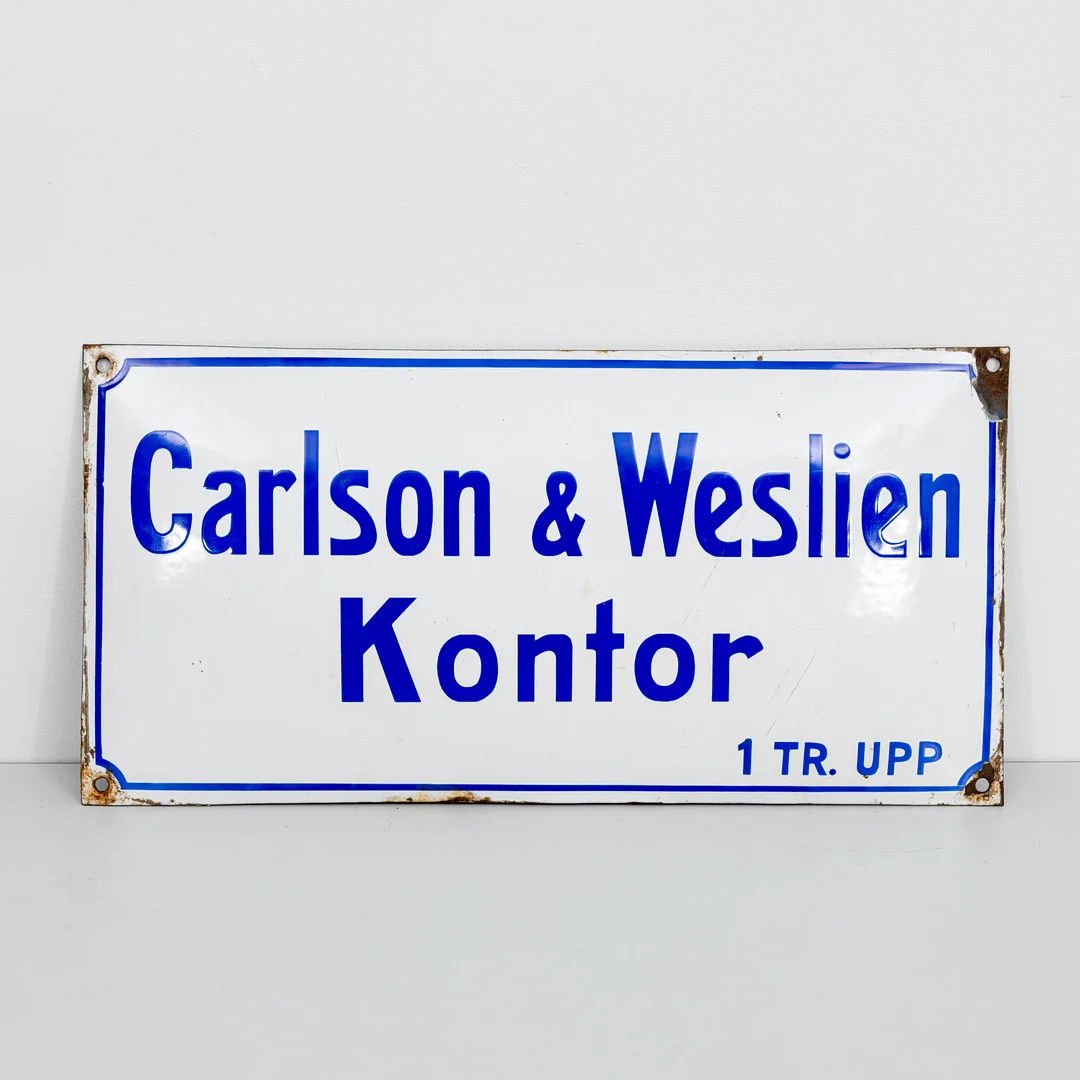 CARLSON & WESLIEN KONTOR, emaljskylt. — Advertising & Signs — Auktionshuset Kolonn