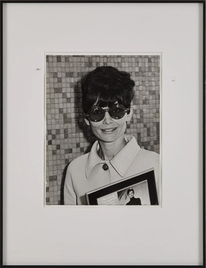 RON GALELLA. April 1968: Audrey Hepburn. — Photography — Stockholms Auktionsverk Magasin 5