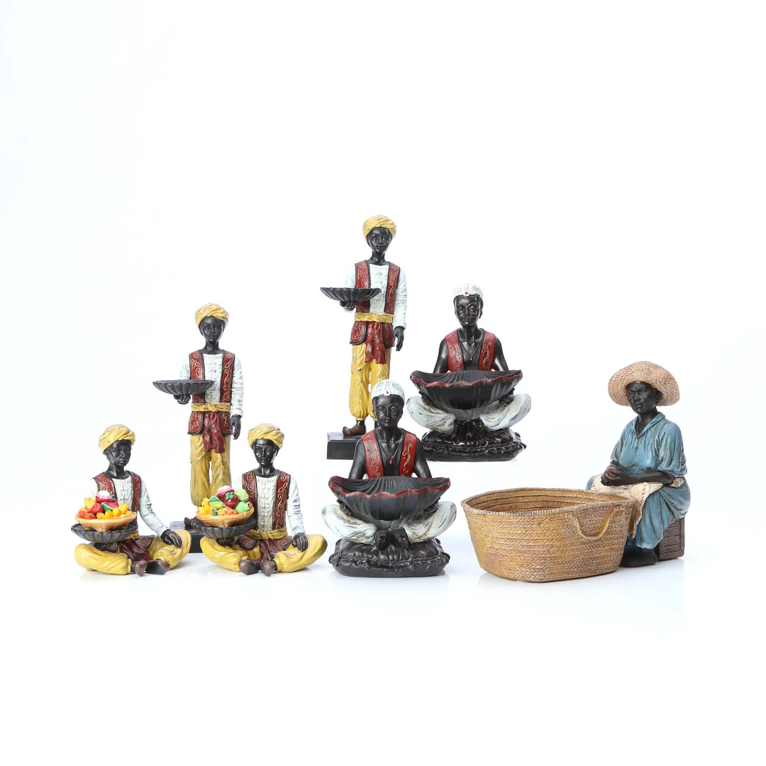 SKULPTURER, SJU ST. Bemålad gjutmassa. Morianer. Samtida tillverkning. — Sculptures & Bronzes — Skånes Auktionsverk