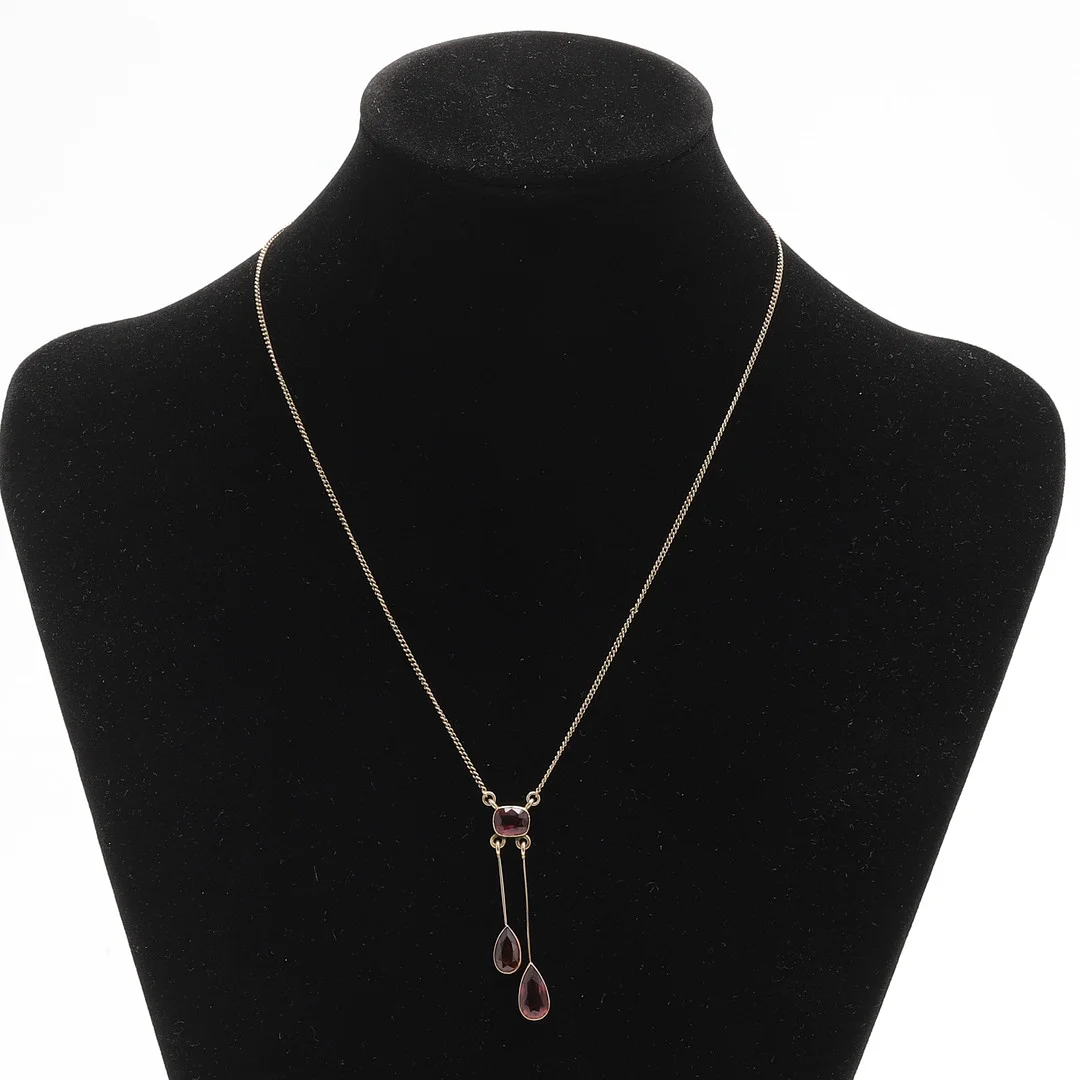 COLLIER MED GRANATER, 14K guld. Vikt ca 3,3 gram. — Necklace — Crafoord Auktioner Malmö