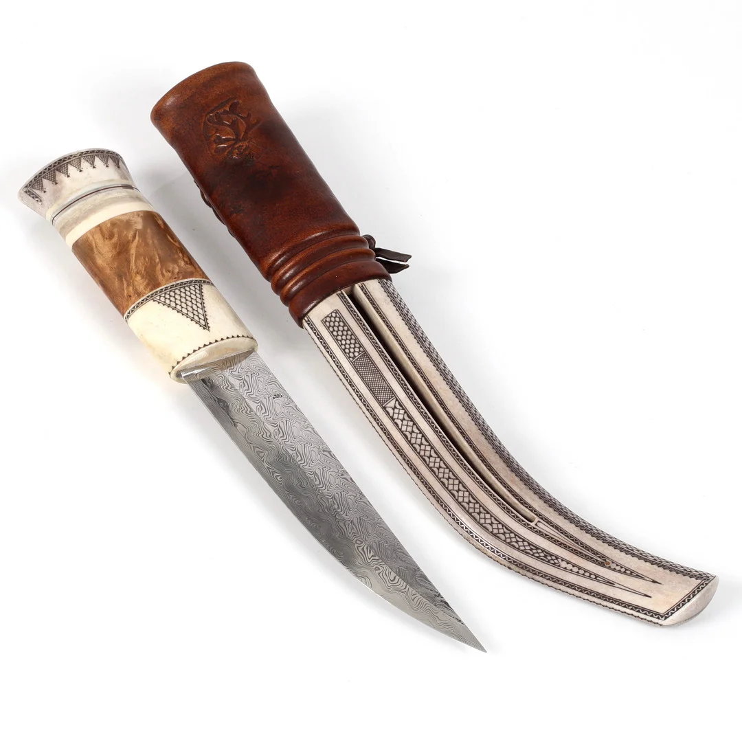 PER-ERIC NILSSON. Storkniv. Halvhornskniv, Signerad 1900-talets senare del. — Sami Arts & Crafts — Stadsauktion Sundsvall