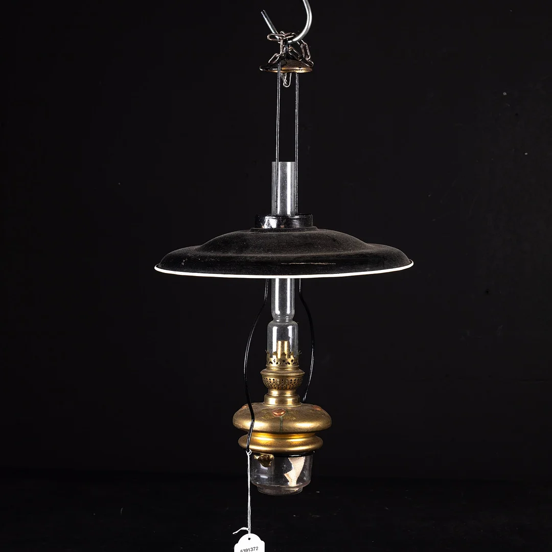 TAKFOTOGENLAMPA, s.k. "Torparlampa", 1900-talets första hälft. — Ceiling lights — Handelslagret Auktionsservice