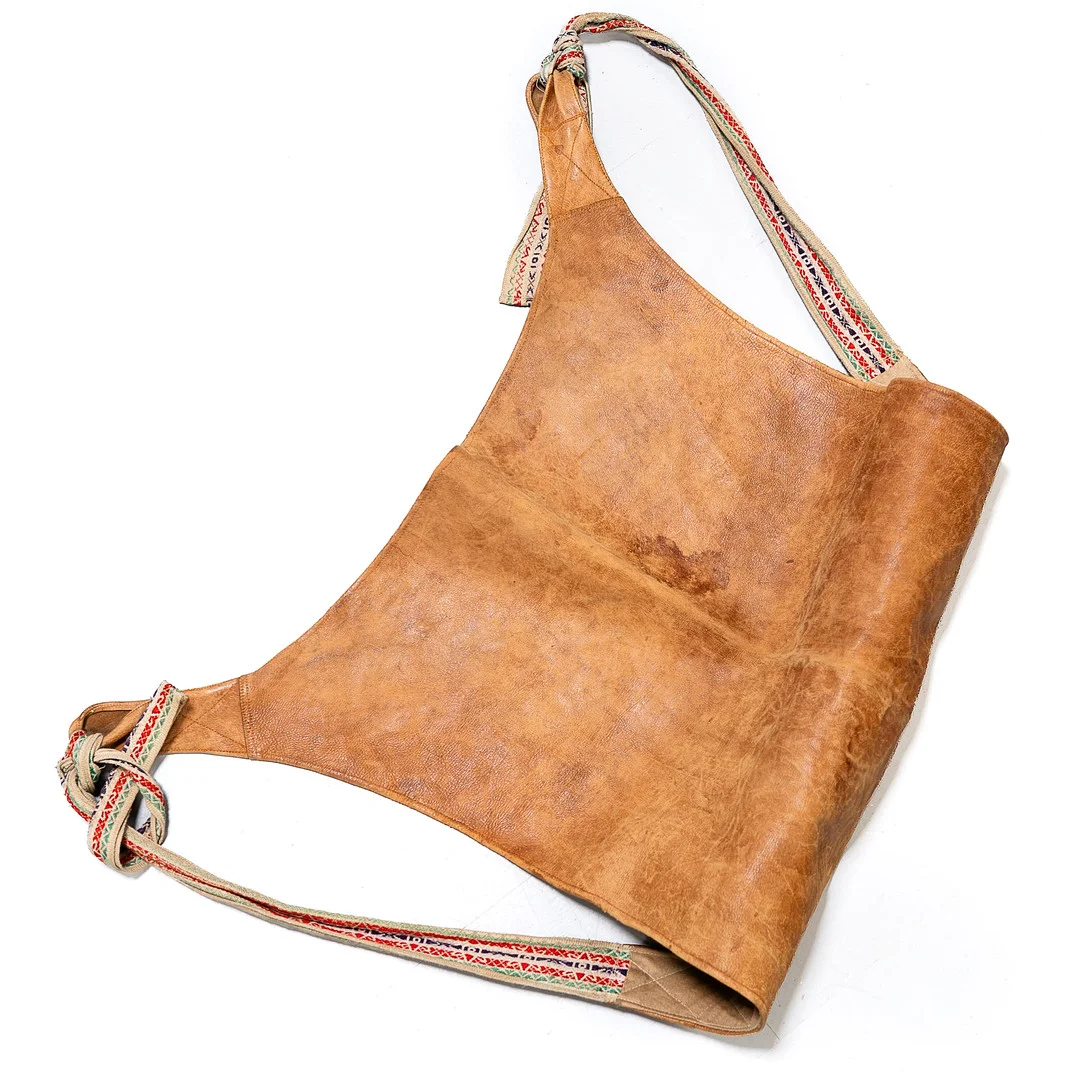 AMNINGSVÄSKA/BARNVÄSKA, läder, 1900-tal. — Vintage & Designer Fashion — Norrlands Auktionsverk