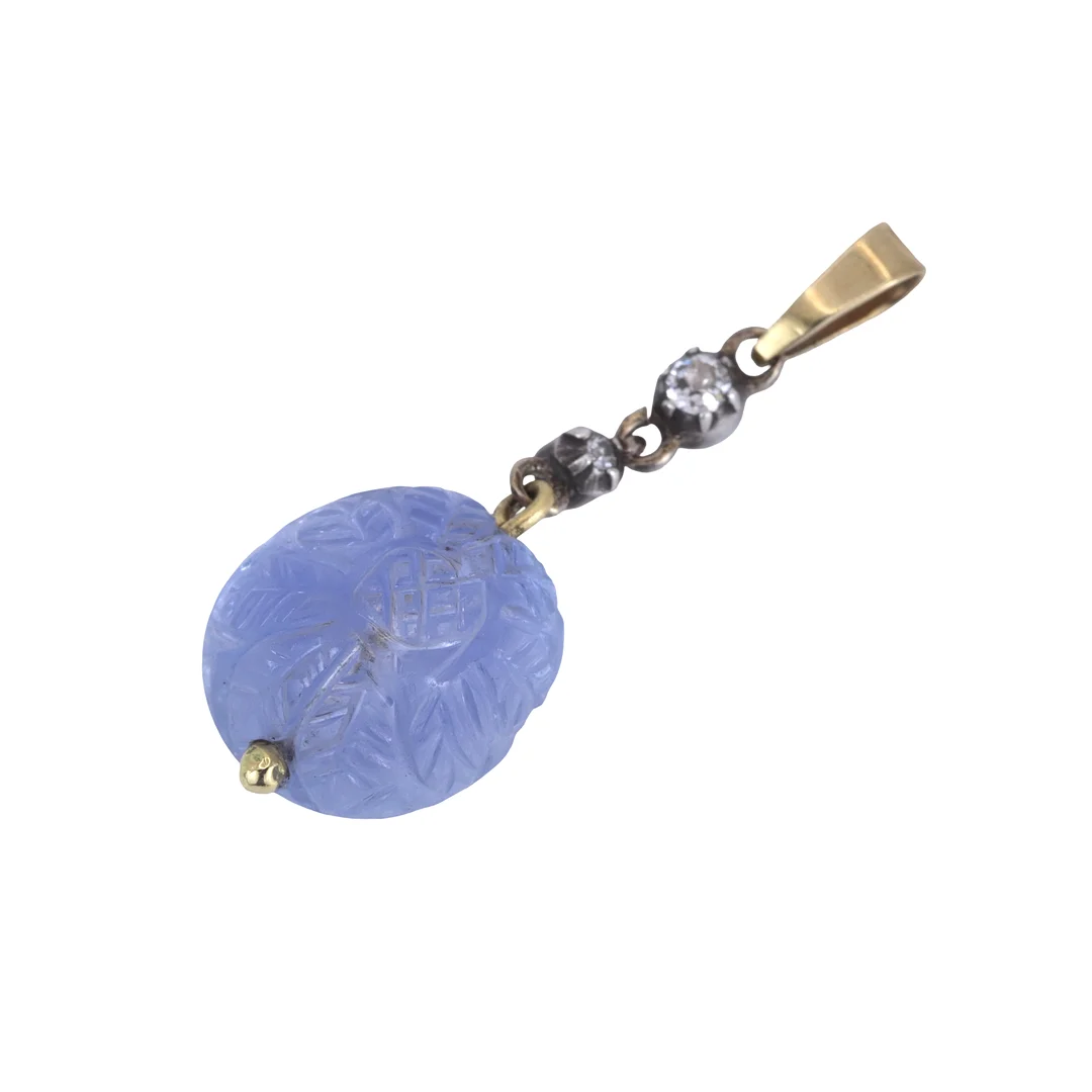 9CT GOLD CARVED SAPPHIRE PENDANT (12.70CT). — Brooches & Pendants — Chalkwell Auctions
