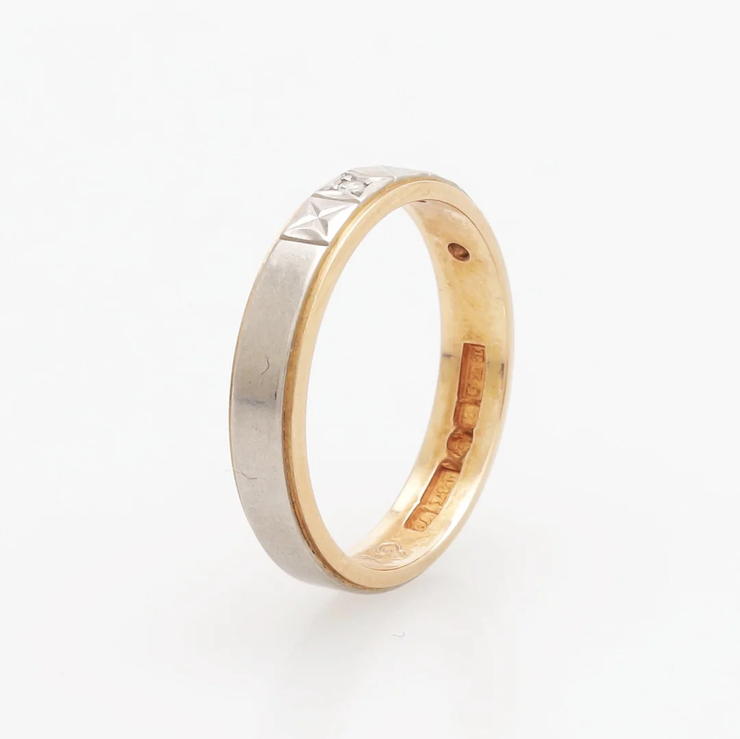 RING MED STENAR, guld 18K, Be-Kå Guld AB, Ängelholm, 1971, totalvikt 3,97 gram. — Rings — Växjö Auktionskammare