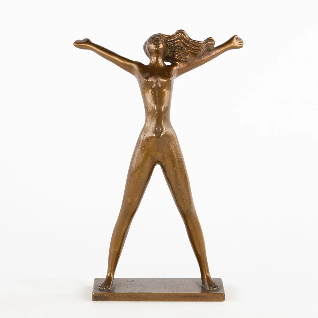 STIG BLOMBERG. Skulptur, "Våren/Fritidsflickan", brons, Ystad-Metall. — Sculptures & Bronzes — Karljohan Auktioner