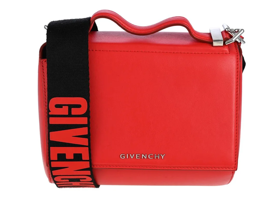 GIVENCHY, VÄSKA, Pandora Box Logo Strap, rött kalvskinn, silverfärgade beslag, 18x15x10 cm, tag, dustbag. Very Good Condition. — Accessoarer/Väskor — Kaplans