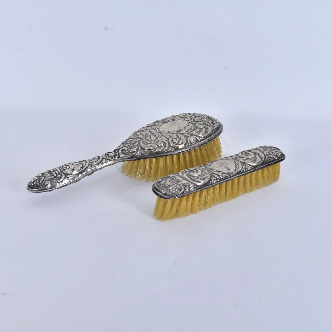 BORSTAR, 2 st, sterlingsilver, stämplade W I Brodway & Co Birmingham 1941. — Silver — Halmstads Auktionskammare
