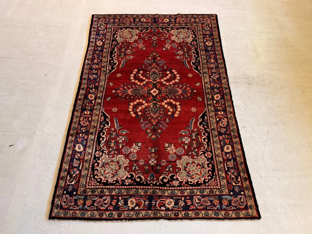 MATTA. Hamadan, Persien. — Oriental Carpets & Textiles — Garpenhus Auktioner