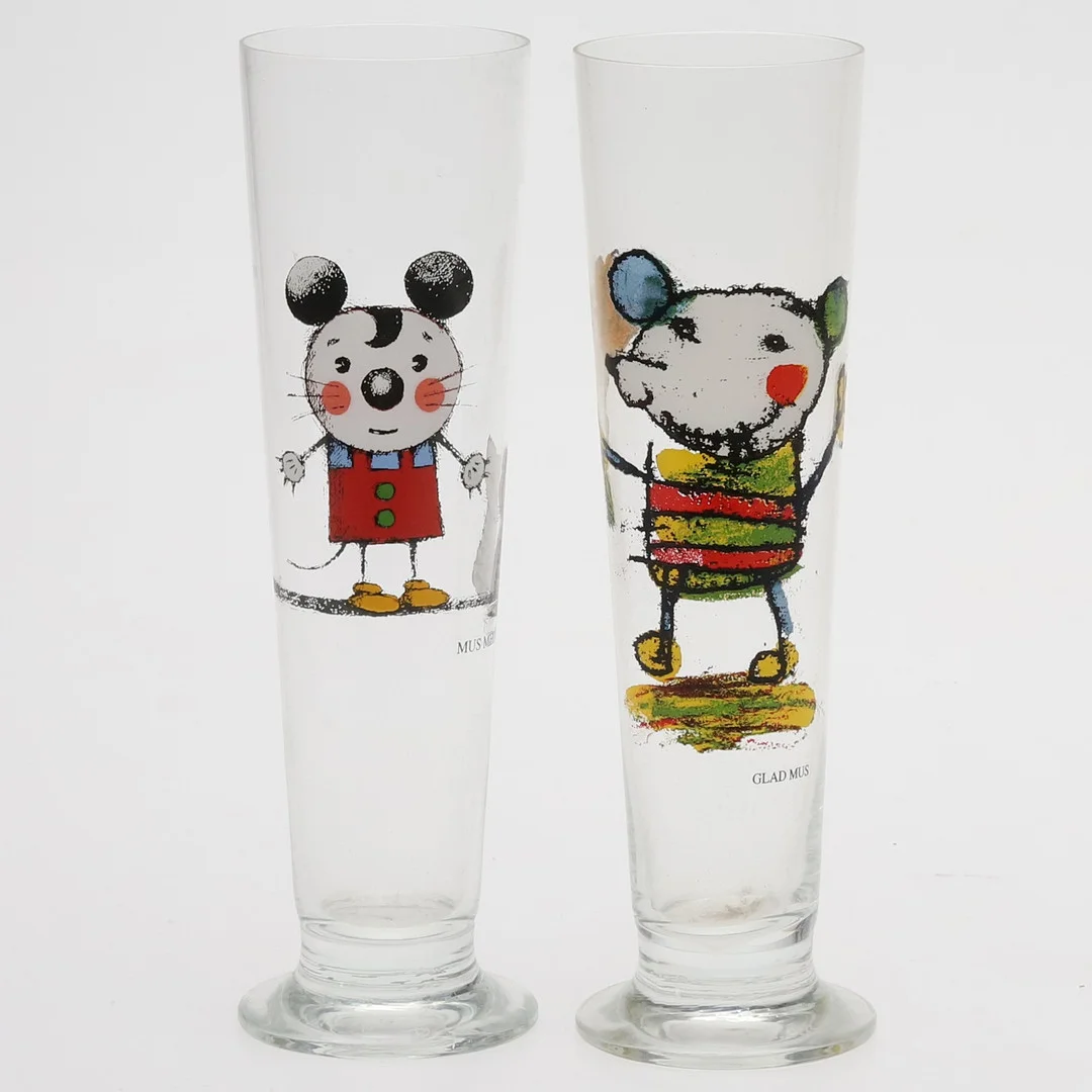 LASSE ÅBERG, 2 st. ölglas, "Glad mus". — Utility glass — Örebro Stadsauktioner