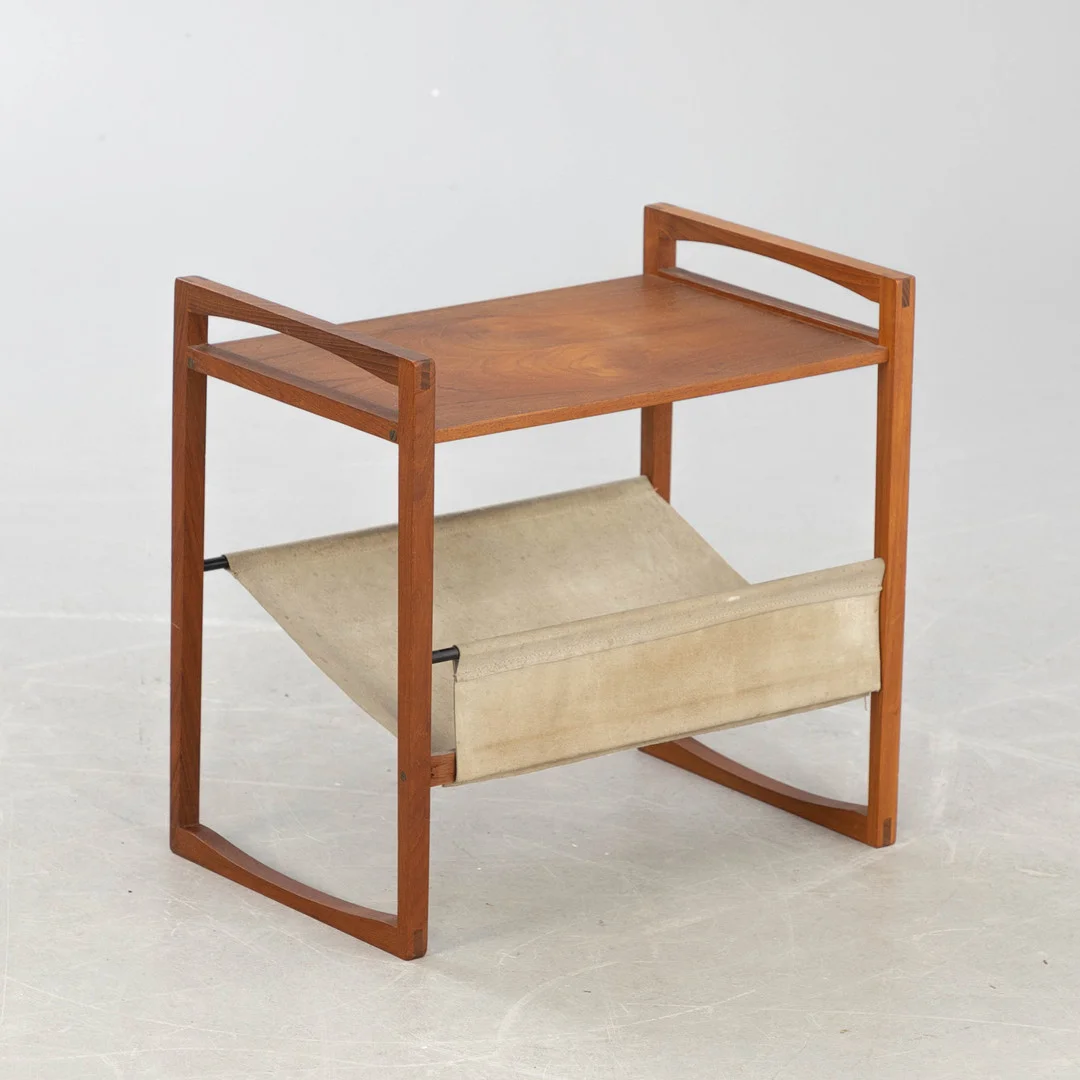 Sika Møbler. Teakholz Zeitungständer. Dänemark, 1950/60er Jahre. — Other — Stockholms Auktionsverk Hamburg