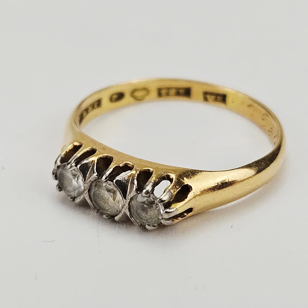 RING, guld, 18K, K&EC, Göteborg 1947, total vikt ca. 2,8 gram. — Rings — Auktionshuset Thörner & Ek