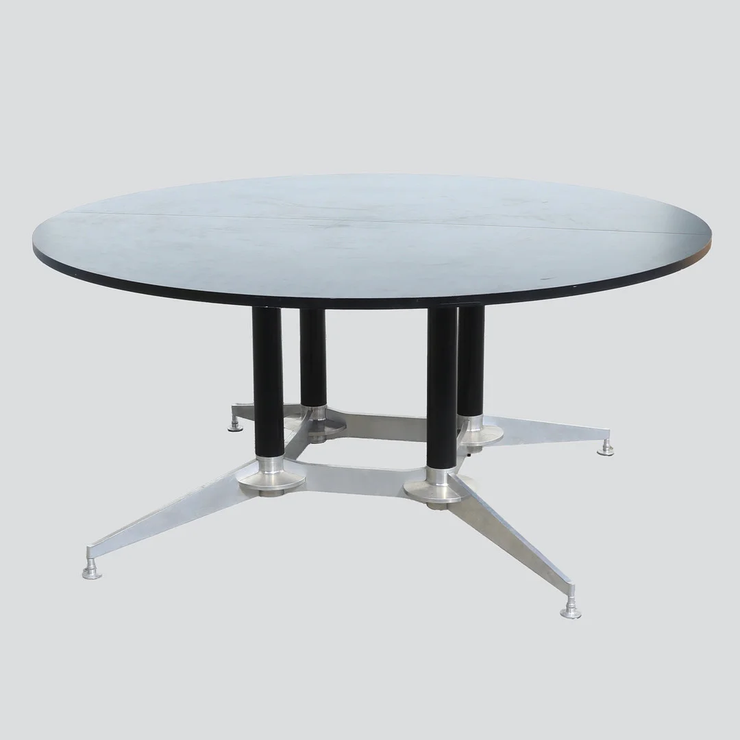 ANDERS HERMANSEN. Holmris. Rundt spisebord / mødebord, model DO1100. — Dining tables — Bidstrup Auktioner