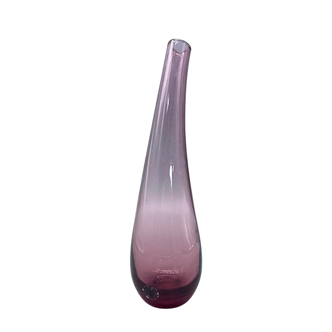 HANDGEMACHT GLASVASE IN DER FARBE LILA. — Art glass — Auktionshaus Stuber's Hammerschlag