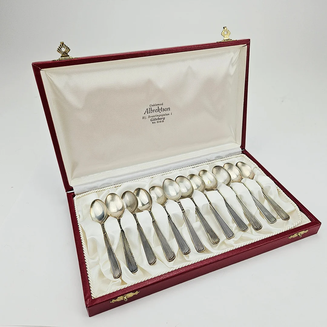 SKEDAR, 12 st, silver, Mgab, Lidköping, 1900-tal, vikt ca. 110 gram. — Silver — Auktionshuset Thörner & Ek