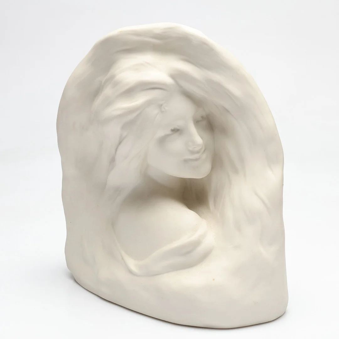 SKULPTUR, parian, "Leendet", Gustavsberg, 1917. — European — Gomér & Andersson Linköping