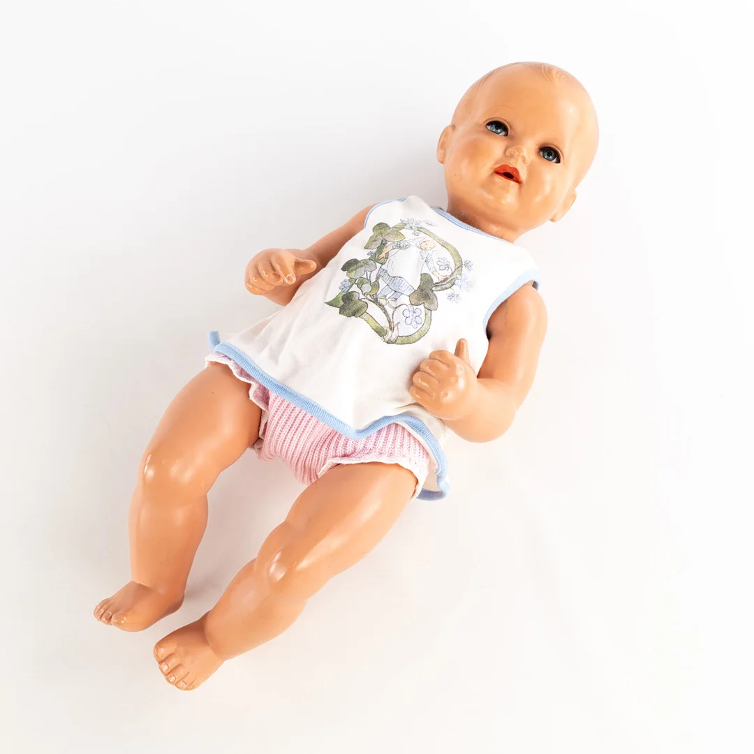 DOCKA, baby, Schildkröt. — Dolls & Teddybears — Karljohan Auktioner