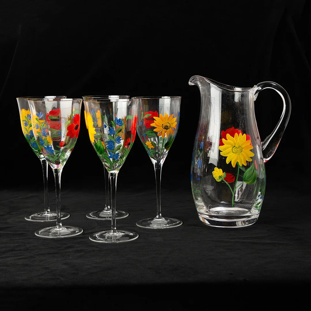 LENA LINDERHOLM. Rödvinsglas, 6 st, karaff, handmålad dekor av blommor, signerade. — Utility glass — Stockholms Auktionsverk Göteborg