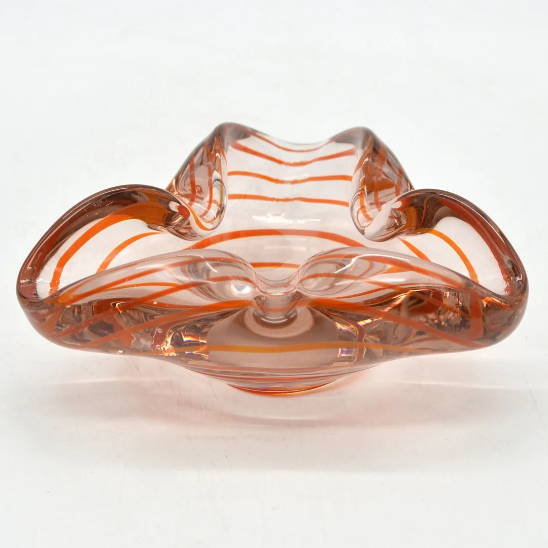 CARLO SCARPA. ZUGESCHRIEBEN. MURANO DESIGNERSCHALE, STUDIOGLAS, FILIGRANA, ITALIEN, UM 1950. — Art glass — Kunst- und Auktionshaus Kleinhenz