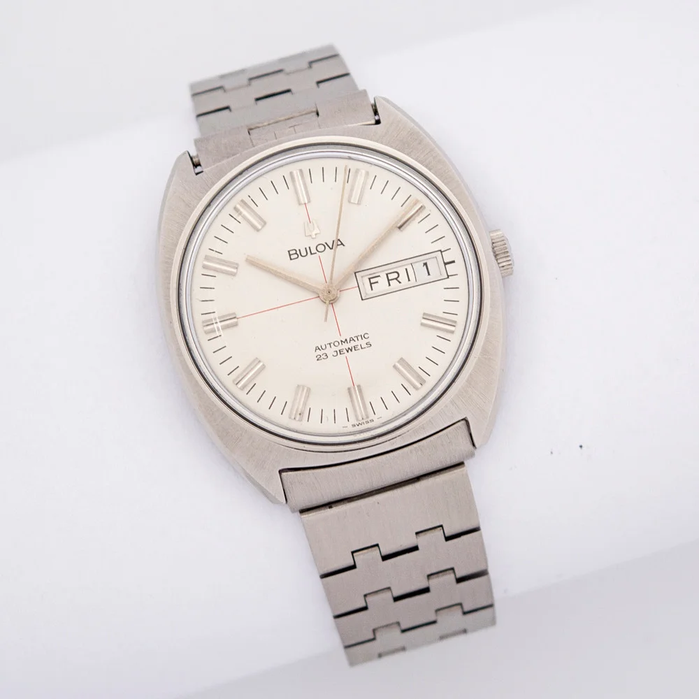 BULOVA. (LUNAR PILOT) VINTAGE HERRENARMBANDUHR AUS DEN FRÜHEN 1970er. — Wristwatches — Kunst- und Auktionshaus Kleinhenz