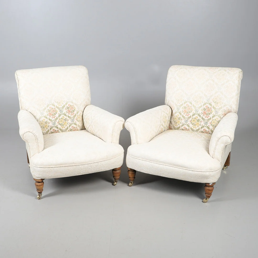 A PAIR OF VICTORIAN STYLE DEEP SEATED MAHOGANY ARMCHAIRS. — Armchairs & Chairs — Lawrences Auctioneers