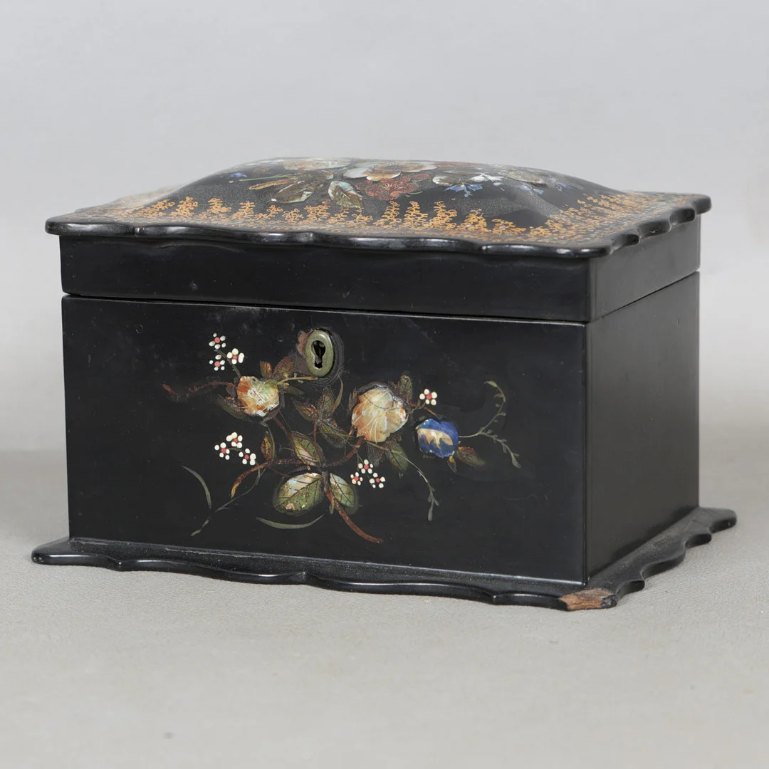 A 19TH CENTURY PAPIER MACHE & MOTHER OF PEARL INLAID TEA CADDY. — Bowls & Boxes — Bishop & Miller