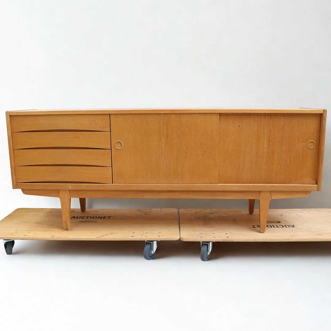 ERIK WÖRTZ. Sideboard, "Ulvö" Ikea, 1960-tal Ek, med 4 lådor samt dubbla skjutdörrar. — Cupboards, Cabinets & Shelves — Falun Auktionsbyrå