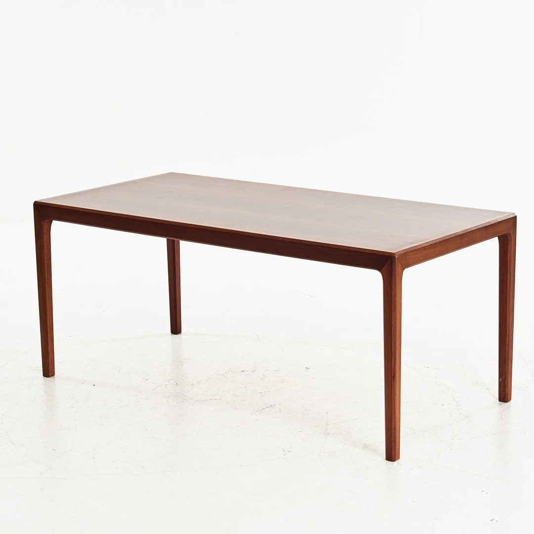 BERTIL FRIDHAGEN. Soffbord, 1960-tal, Bodafors, stämpelmärkt, skiva fanerad i valnöt. — Coffee Tables — Stockholms Auktionsverk Magasin 5