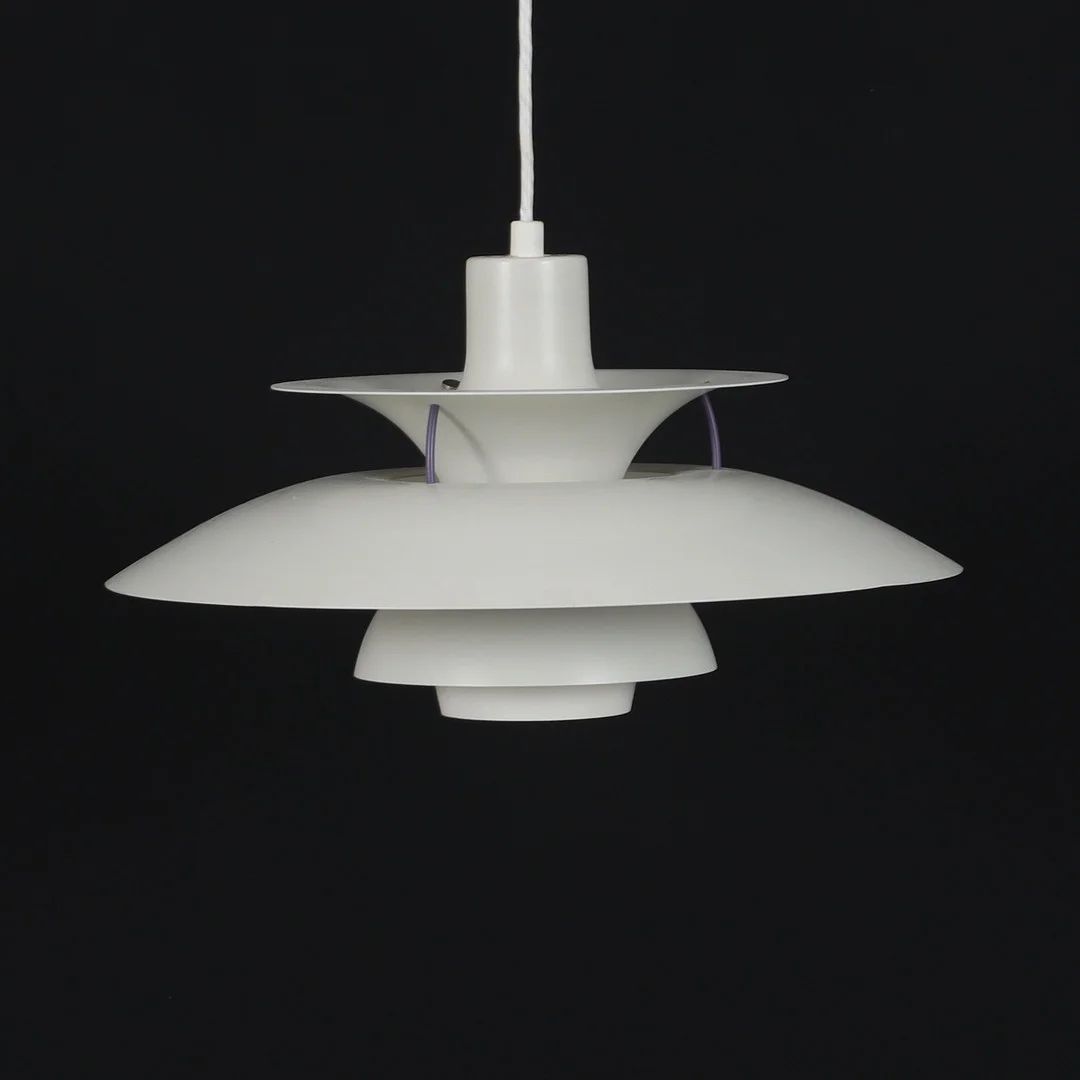 POUL HENNINGSEN. Taklampa, "PH 5", för Louis Poulsen, Danmark. — Ceiling lights — Stadsauktion Sundsvall