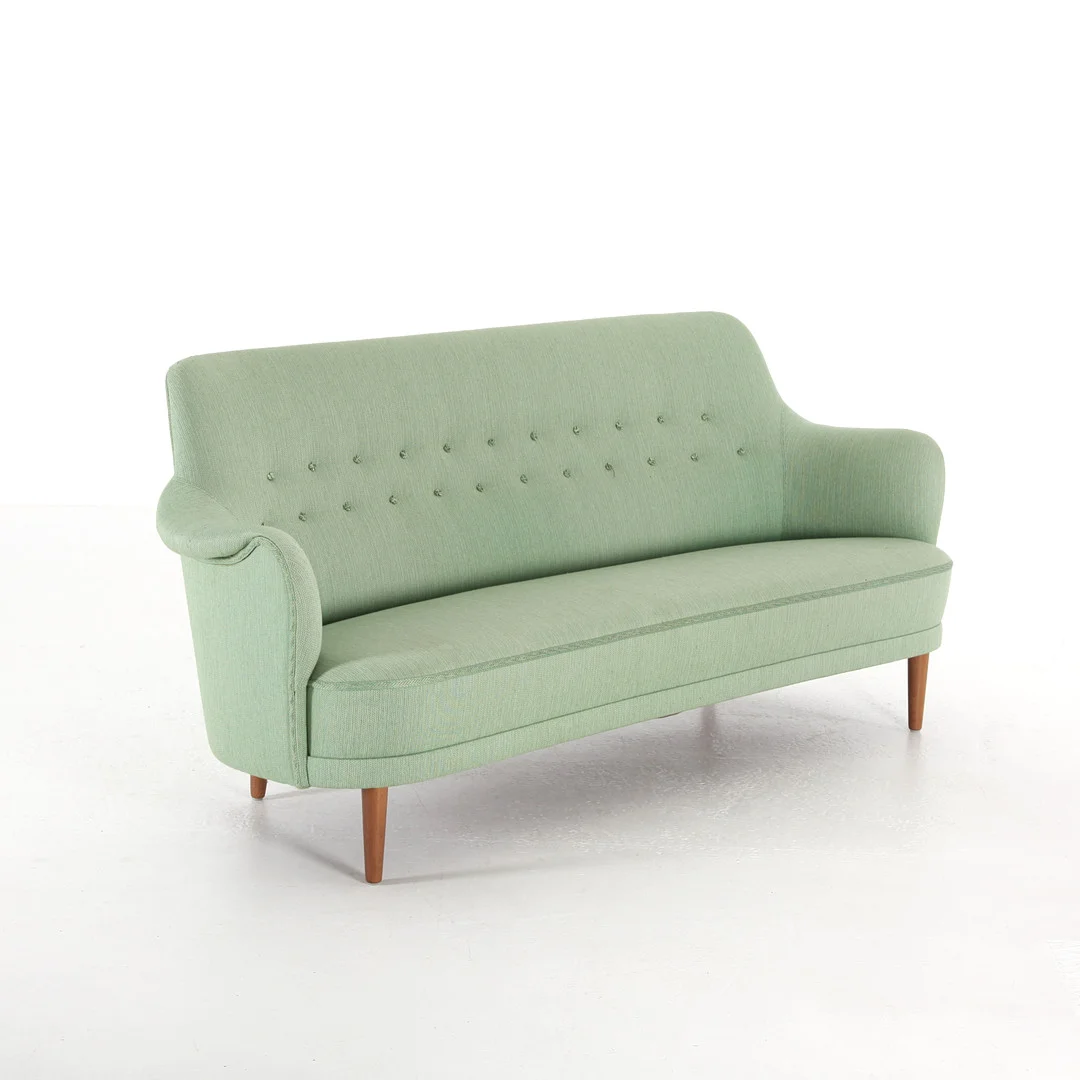 CARL MALMSTEN. 1888-1972. Soffa, "Samsas", 1900-talets andra hälft. — Sofas & Seatings — Auktionsverket Engelholm
