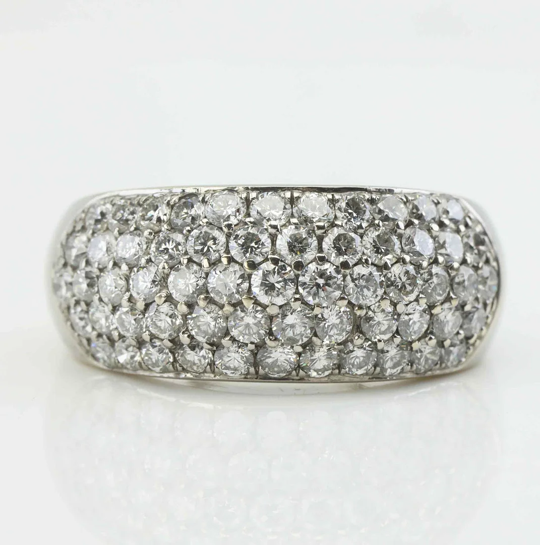 PAVÈRING, vitguld 18K, diamanter, bombé-form. — Rings — Hälsinglands Auktionsverk