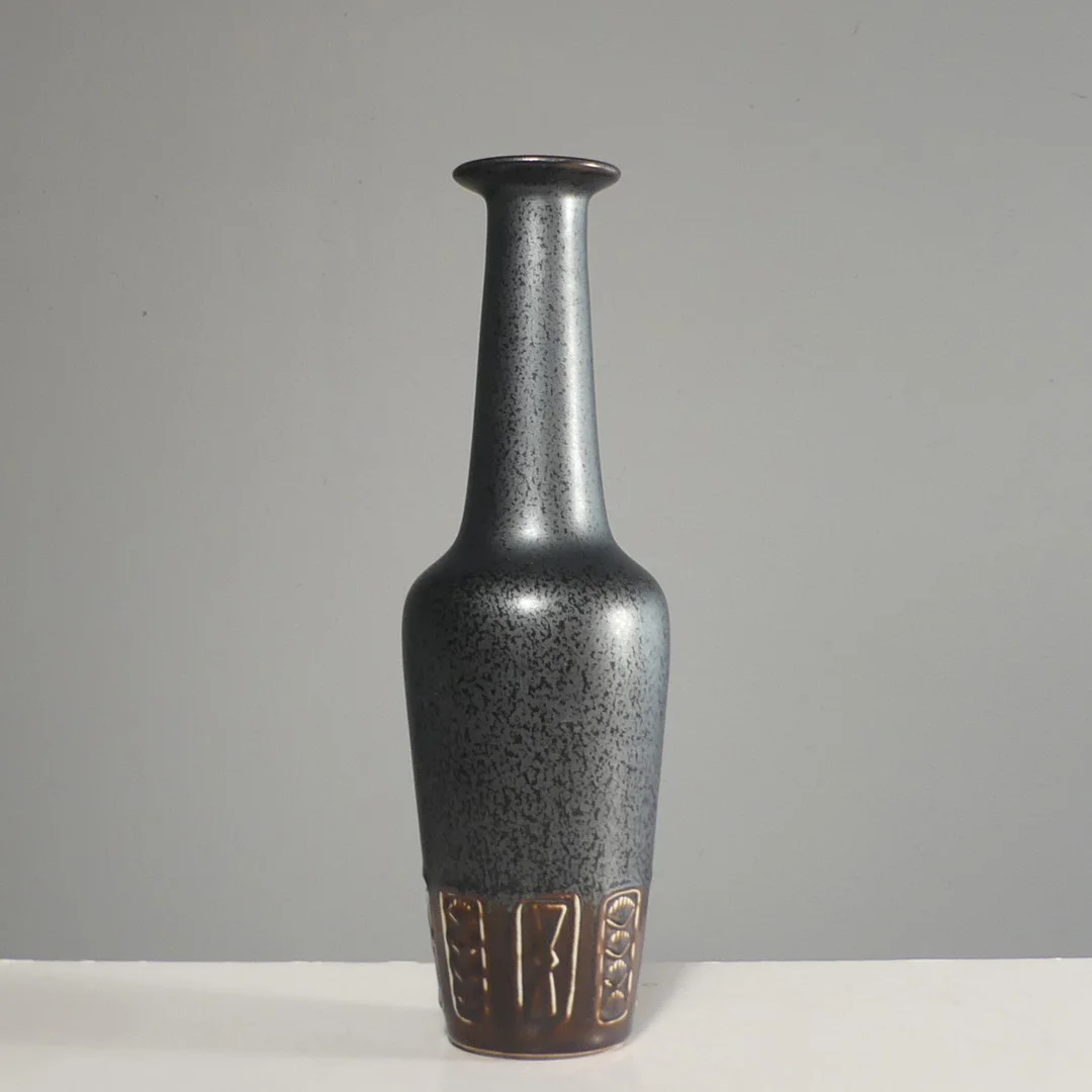 GUNNAR NYLUND. VAS, andra sortering, Rörstrand. — European — Lysekils Auktionsbyrå