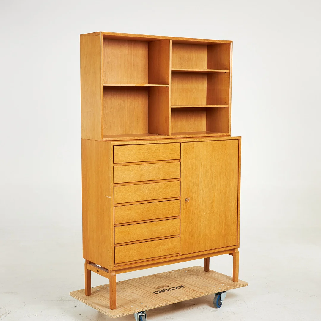 MARIAN GRABINSKI. "MTP", bokhylla, IKEA, tvådelat, fanérad i ek, flyttbara hyllplan, lådor, 1960/70-tal. — Cupboards, Cabinets & Shelves — Stockholms Auktionsverk Sickla