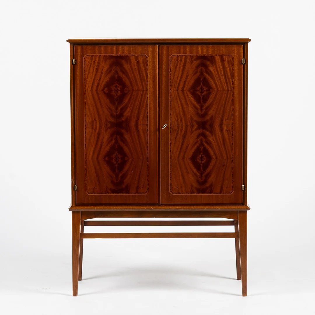 BARSKÅP, mahogny, Thysells Möbler, Anderslöv, 1940/50-tal. — Cupboards, Cabinets & Shelves — Stockholms Auktionsverk Helsingborg
