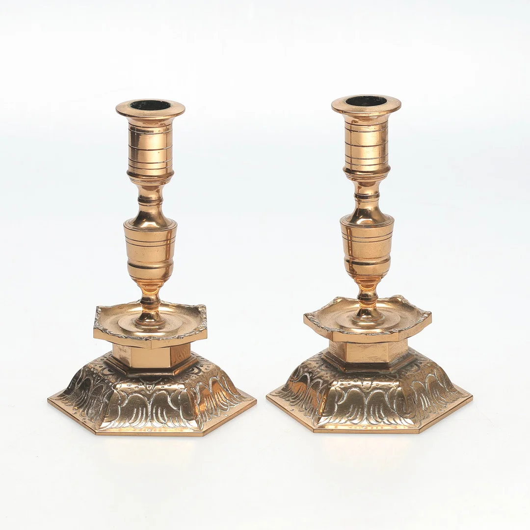 LJUSSTAKAR, ett par, mässing, barockstil, Ystad Metall, 1900-tal. — Candlesticks — Gomér & Andersson Jönköping