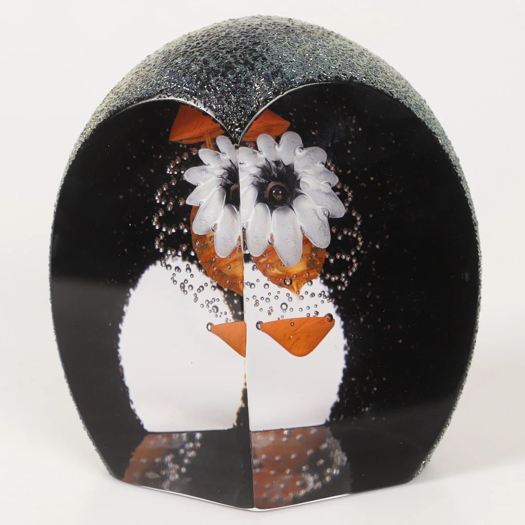 MONICA BACKSTRÖM. Skulptur, konstglas, Kosta Boda, signerad. — Art glass — Helsingborgs Auktionskammare