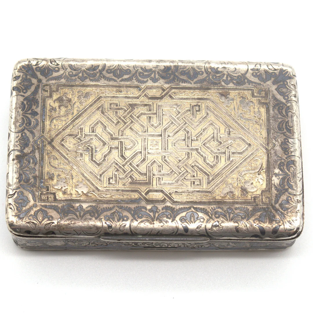 ANTIKE RUSSISCHE SILBERDOSE, 84 ZOLOTNIKI (875ER SILBER), AUFWENDIGE NIELLO-DEKORATION MOSKAU, DATIERT 1842. — Silver — Kunst- und Auktionshaus Kleinhenz