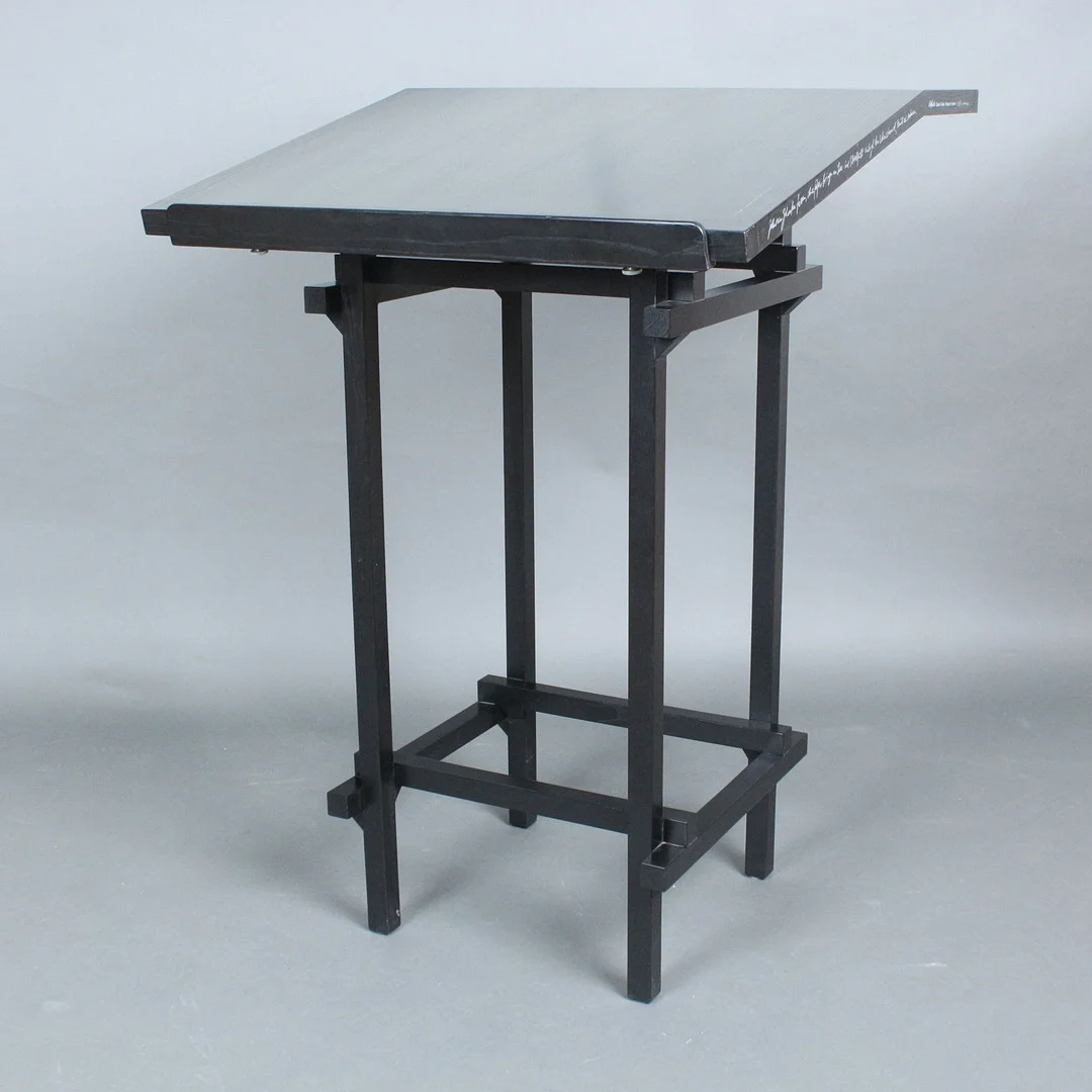 GÜNTHER UECKER. für Rosenthal. Stehpult / Tisch, Modell 'Lettera', Esche, Entwurf 1982, Deutschland. — Tables — Stockholms Auktionsverk Düsseldorf/Neuss