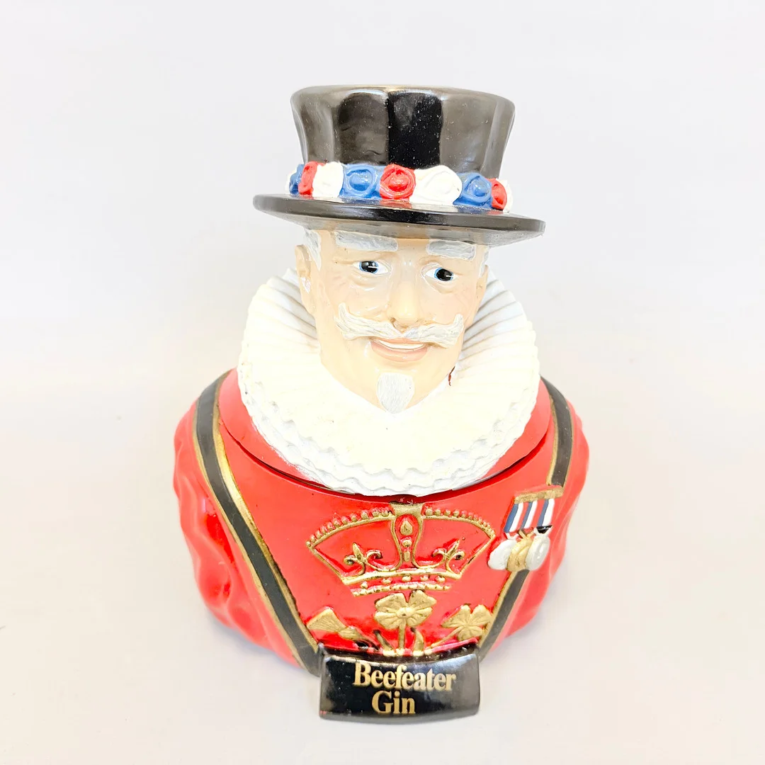 BEEFEATER GIN, ishink, plast, 1900-talets andra hälft. — Other collectables — Auktionshuset STO Bohuslän