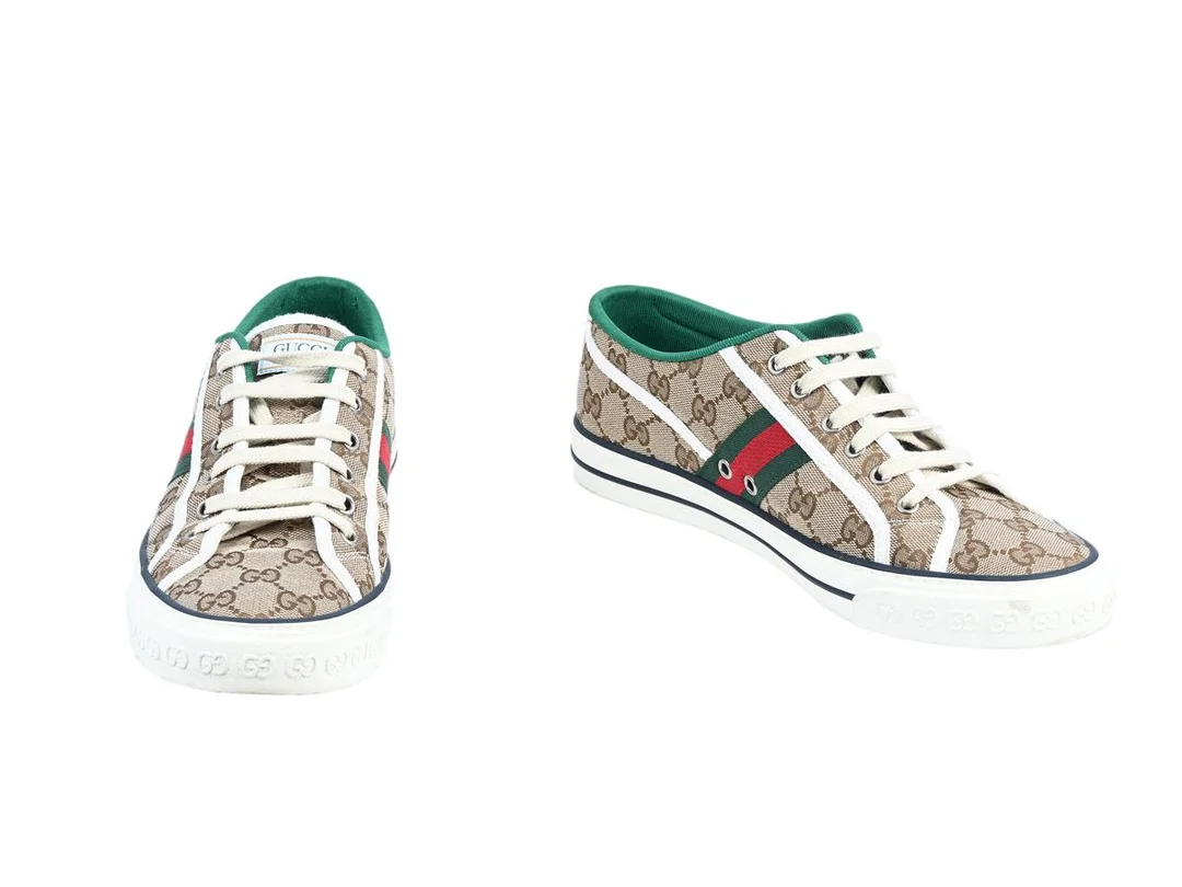 SKOR, GUCCI, Tennis 1977 Canvas Sneakers, beige tyg GG, Web röd, grön, ca 42,5, skopåse. — Kläder/Skor — Kaplans