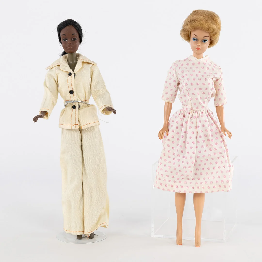 BARBIEDOCKOR, 2 st, Barbie, Christie, Mattel, 1960-tal. — Dolls & Teddybears — Karljohan Auktioner