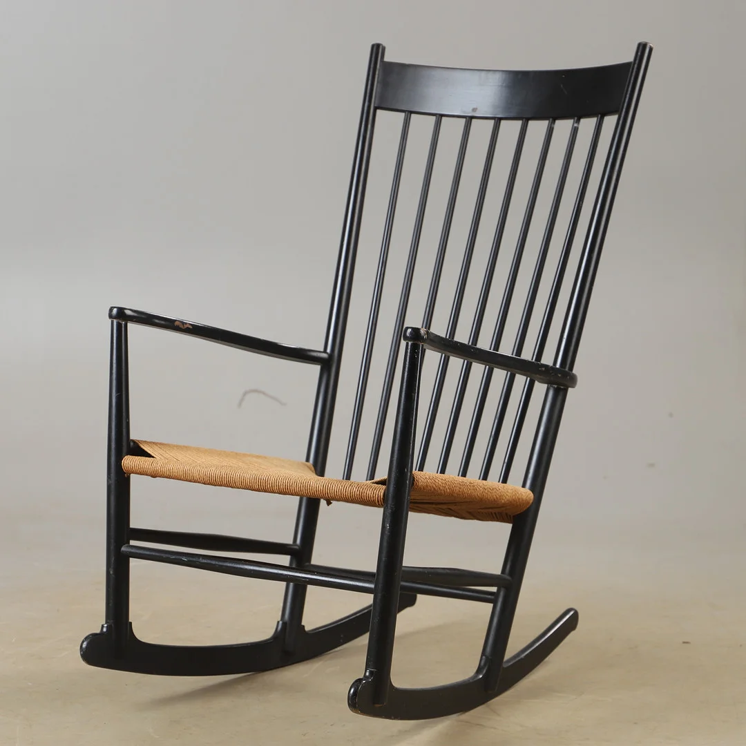 HANS J WEGNER. FDB. Gungstol, modell J16, 1900-tal. — Armchairs & Chairs — Helsingborgs Auktionskammare