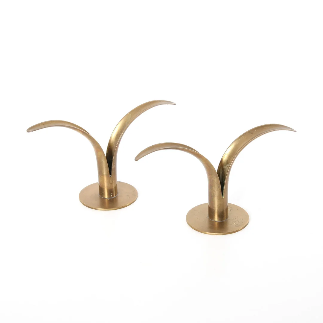 IVAR ÅLENIUS-BJÖRK. 1905-1978, Ljusstakar "Liljan", 1 par, mässing, Ystad Metall. — Candlesticks — Auktionsverket Engelholm